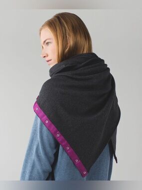 Lululemon Vinyasa Scarf Velour
Heathered Black / Deep Coal OS